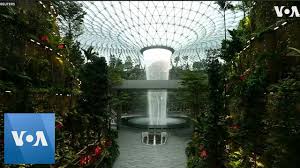 Attēlu rezultāti vaicājumam “waterfall in Singapore airport”
