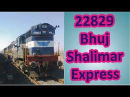 Bhuj Shalimar Express with Twin Loco | 22829 | Says Hello to Pune Bhuj and  Skipping Anjar - YouTube