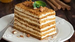 Nacionālais lepnums – medus kūka: 14 receptes svētku galdam - DELFI